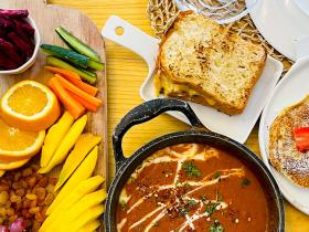 南瓜做成小吃,搭配红糖,香甜又软糯